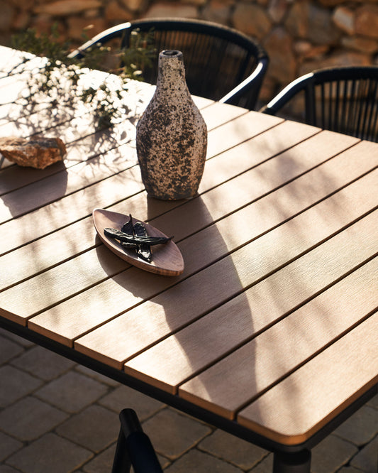 Table extensible de jardin Canyelles en bois d'œuvre en plastique et aluminium noir mat 180(240) x 100 cm