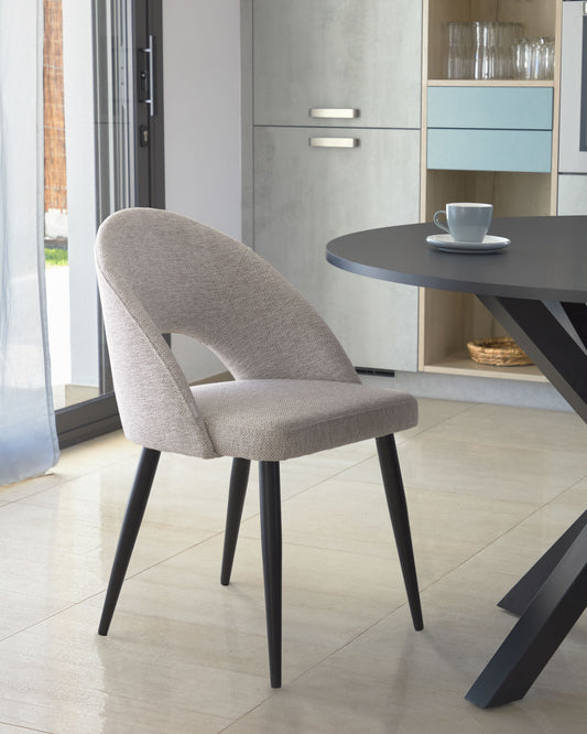 Chaise Mael beige et pieds en acier finition noire FSC 100%