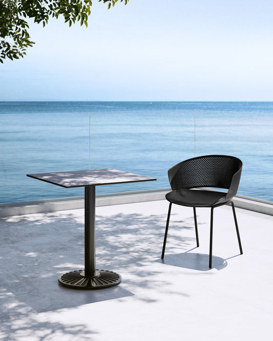 Chaise Yerai noire 100% pour l'extérieur