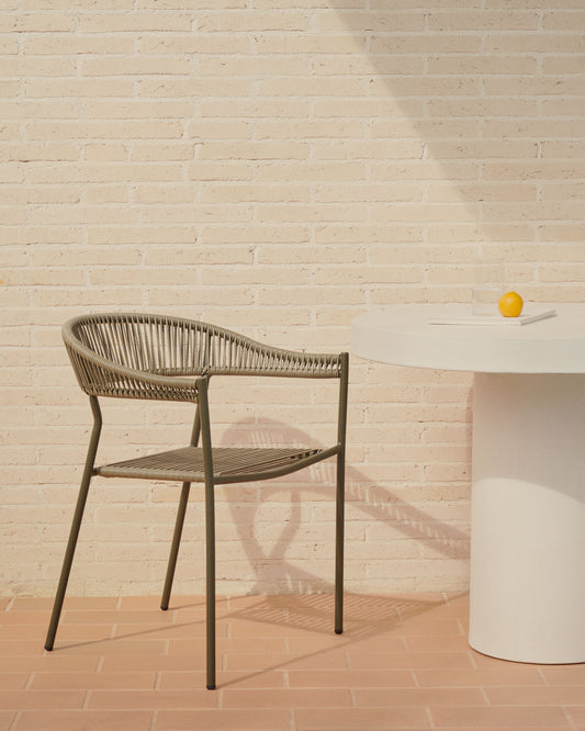 Chaise empilable d’extérieur Futadera en corde synthétique verte et acier finition peinte verte