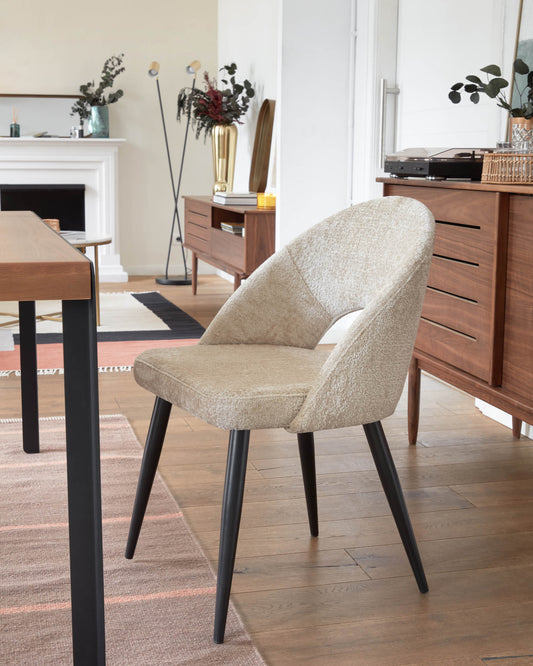 Chaise Mael en chenille beige et pieds en acier peint noir FSC 100%