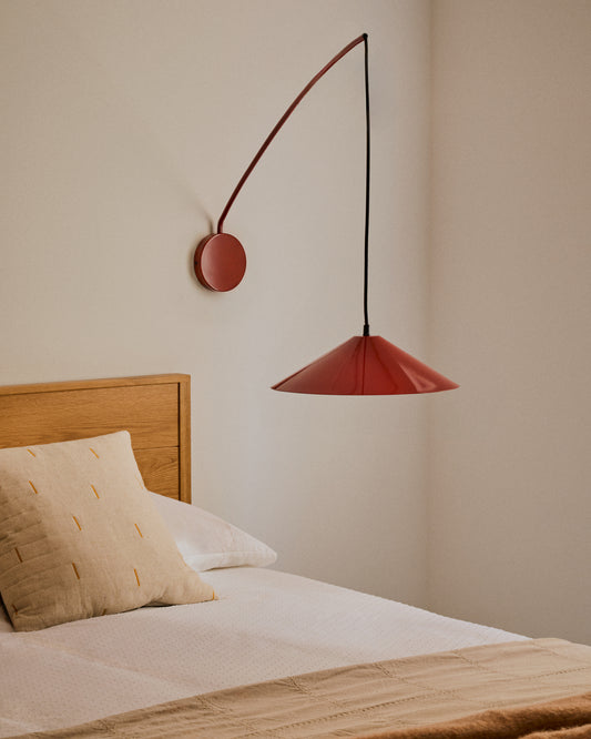 Applique Kally en métal peint rouge