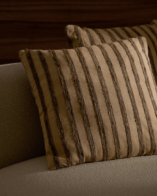 Housse de coussin Enara en soie et coton à rayures beige et marron 45 x 45 cm