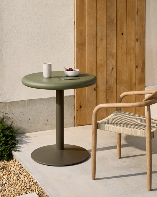 Table ronde d'extérieur Esilda avec plateau en béton vert Ø 70 cm et pied en acier vert Ø 55 x 72 cm