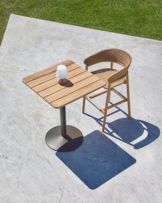 Table haute d'extérieur Esilda avec plateau en acacia FSC 100% 80 x 80 cm et pied en acier vert Ø 55 x 96 cm