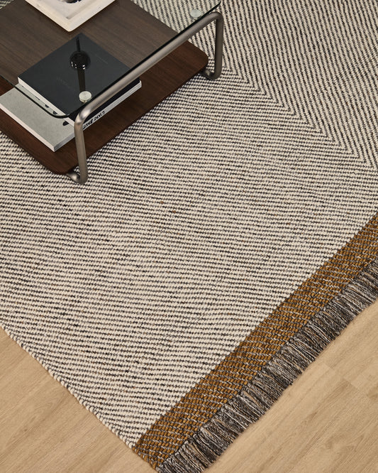 Tapis Brina en laine jacquard à chevrons beiges 230 x 160 cm