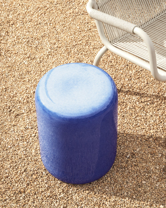 Table auxiliaire d’extérieur Mesquida en céramique avec finition bleue dépolie Ø 35 cm