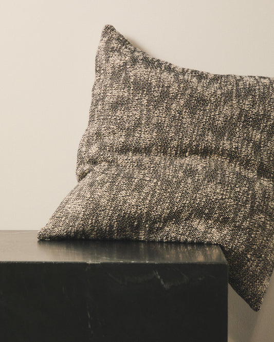 Housse de coussin Mevia en mélange de lin beige et noir 50 x 50 cm