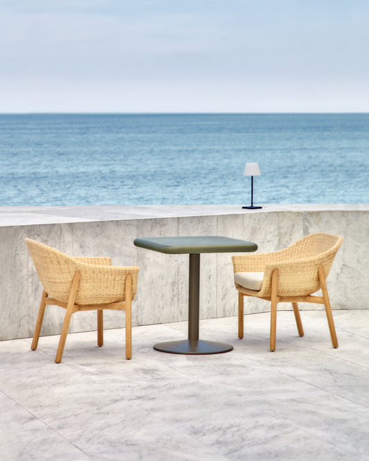 Table d'extérieur Elsida avec plateau en béton vert 70 x 70 cm et pied en acier vert Ø 55 x 72 cm