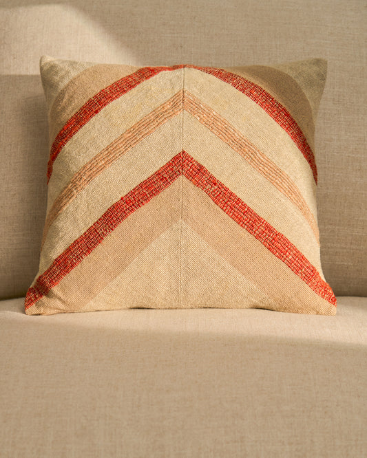 Housse de coussin Taraia en coton et viscose terracotta et beige 45 x 45 cm