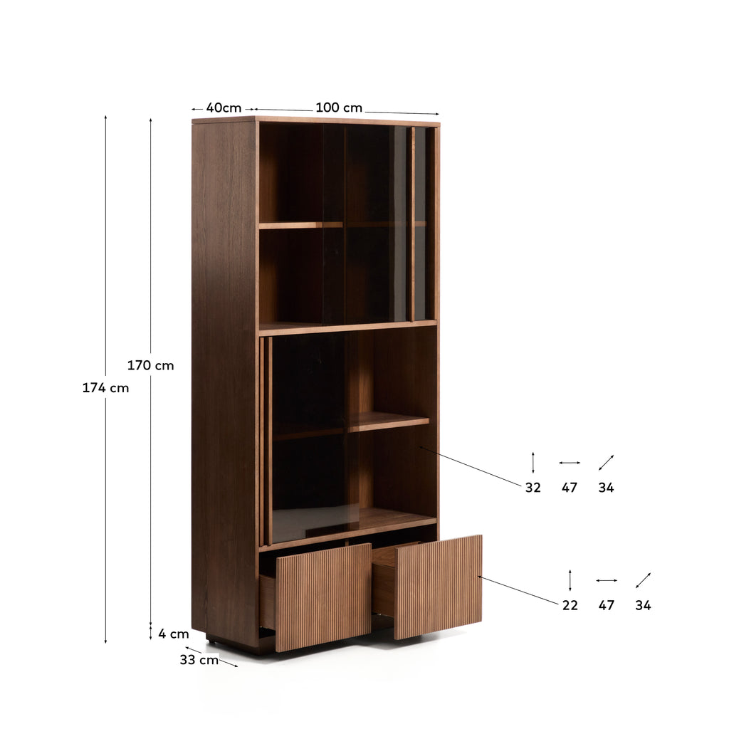 Vitrine Helvine 4 portes et 2 tiroirs en placage de frêne avec finition ton noyer et verre trempé 100 x 174 cm FSC 100 %