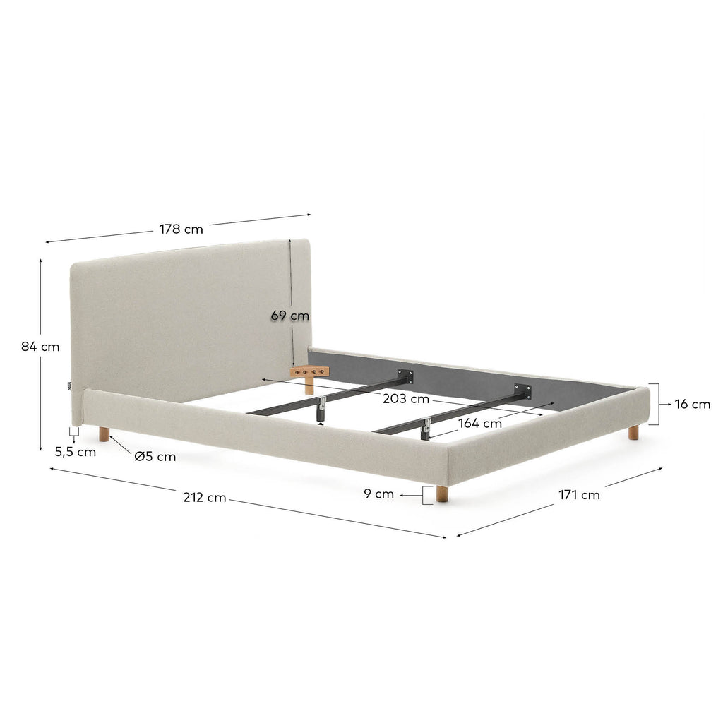 Cadre de lit déhoussable Valma en tissu chenille perle avec pieds en bois de hêtre pour lit de 160 x 200 cm.