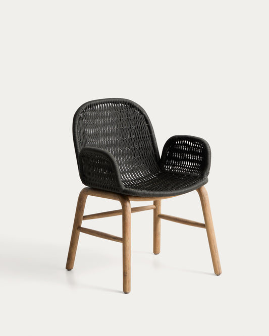 Chaise Alipa avec accoudoirs en bois d’acacia et corde gris foncé FSC 100 %