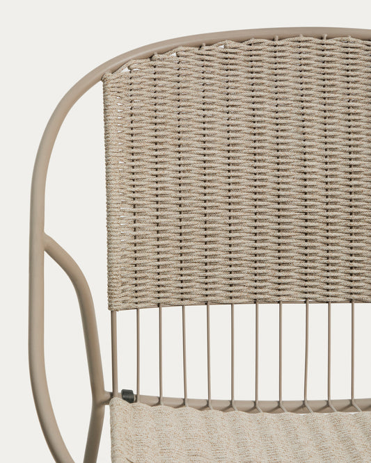 Ensemble de 2 fauteuils Atrani en acier galvanisé et corde taupe avec table auxiliaire Mesquida en céramique émaillée terracotta Ø 36 cm