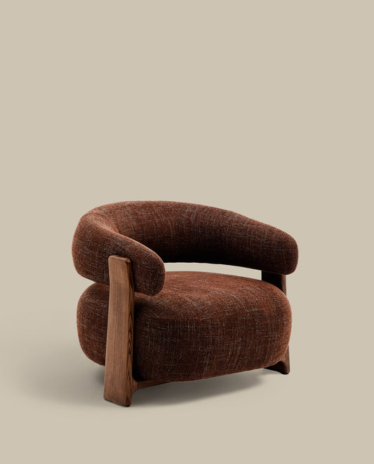 Fauteuil Granite version ignifugée en chenille marron et bois de frêne avec finition ton noyer FSC 100 %