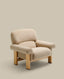 Fauteuil Nema en tissu chenille beige et pieds en bois de frêne finition naturelle FSC 100%