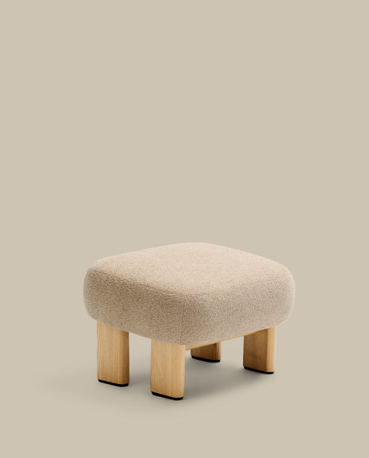 Repose-pieds Nema tissu chenille beige pieds bois frêne finition naturelle 65x55,4cm FSC 100%
