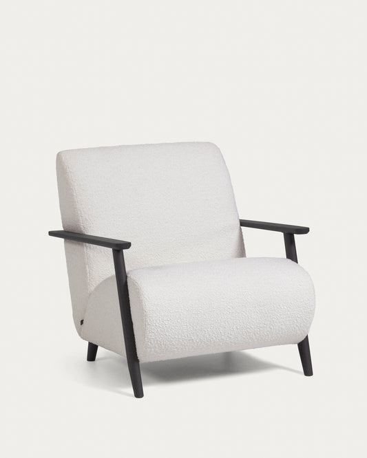 Fauteuil Meghan effet shearling blanc et pieds en bois de frêne finition wengé FSC Mix Credit