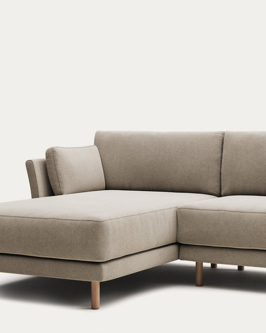 Canapé Gilma 3 places avec méridienne droite/gauche ignifugé en chenille beige et pieds avec finition naturelle 260 cm