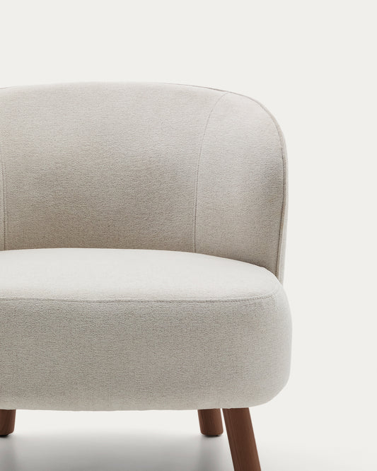 Fauteuil Ulit en chenille beige et pieds en bois de frêne finition ton noyer