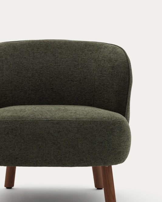 Fauteuil Ulit en chenille verte et pieds en bois de frêne finition ton noyer
