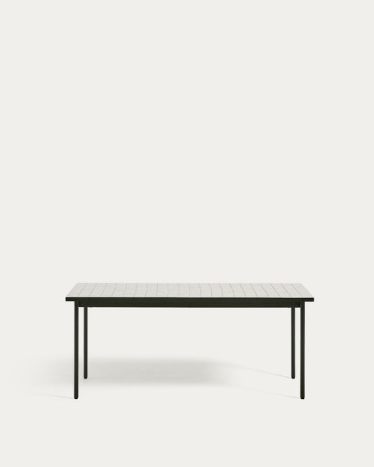 Table d’extérieur Maurina en acier galvanisé vert et céramique couleur écru 182 x 91 cm