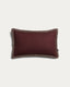 Housse de coussin  Olinan avec détail en bouclette grenat 30 x 50 cm