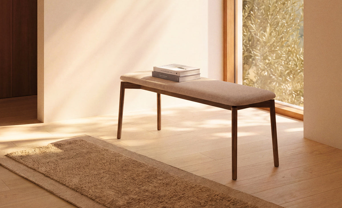Banc Evera en placage de chêne avec finition ton noyer et chenille marron 122 cm