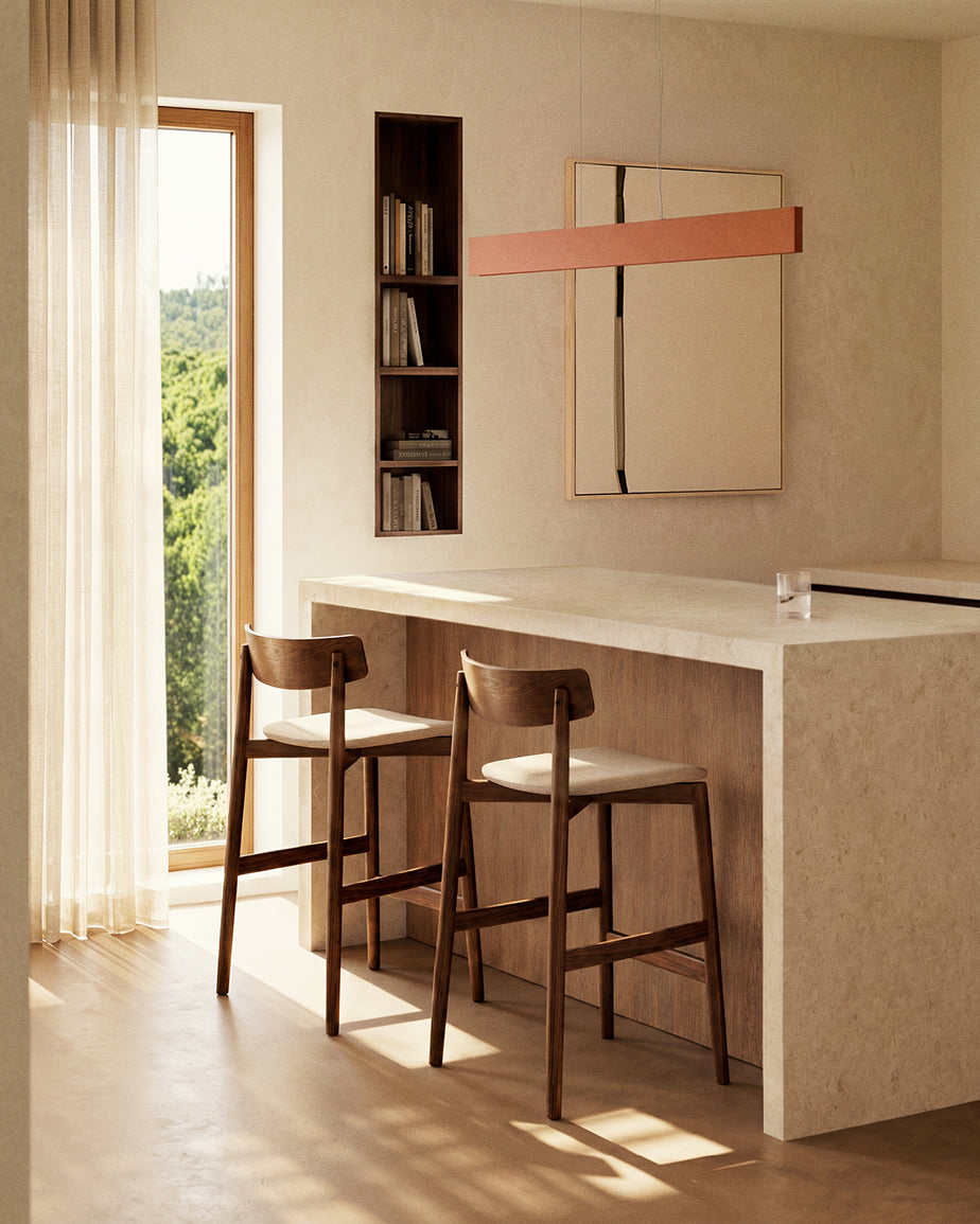 Tabouret Evera avec dossier en placage de chêne avec finition ton noyer et chenille marron 65 cm
