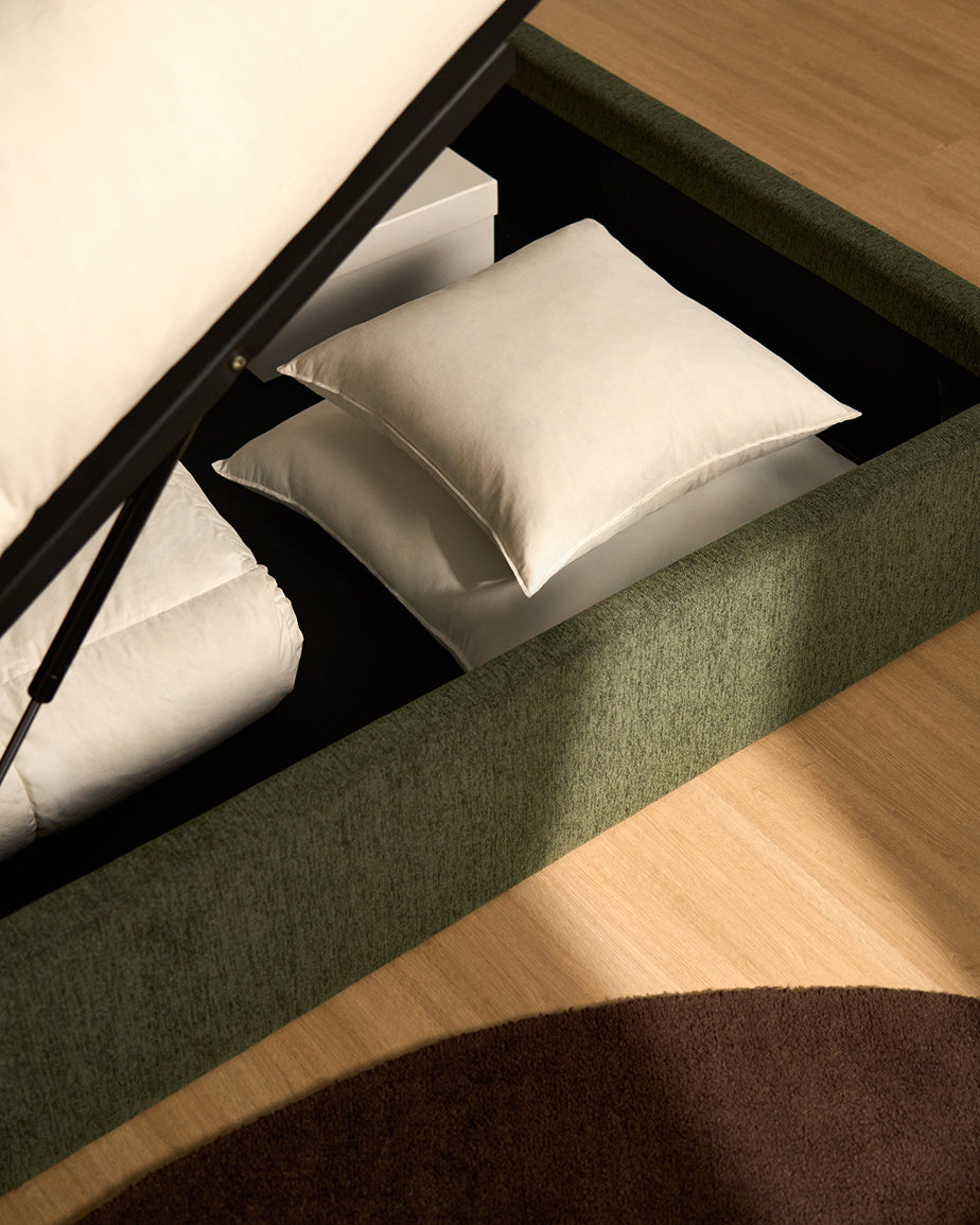 Lit avec sommier coffre Darnela en chenille vert mousse pour matelas de 160 x 200 cm